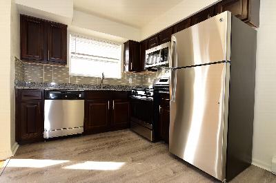 Delaware Heights interior photo showing new kitchen cabinets, stainless steel appliances and a granite countertop.